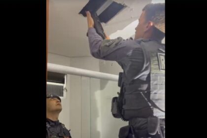 PM descobre refinaria e apreende fuzil AK-47 em Paraisópolis