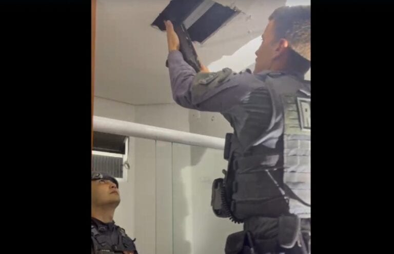PM descobre refinaria e apreende fuzil AK-47 em Paraisópolis